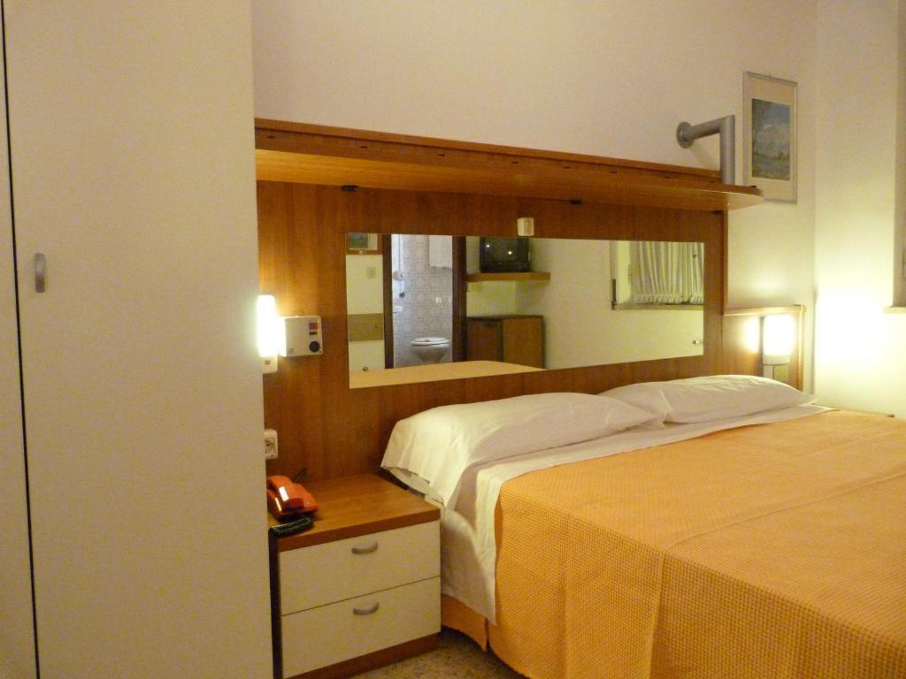 Hotel Bologna Сан-Бенедетто-дель-Тронто Номер фото