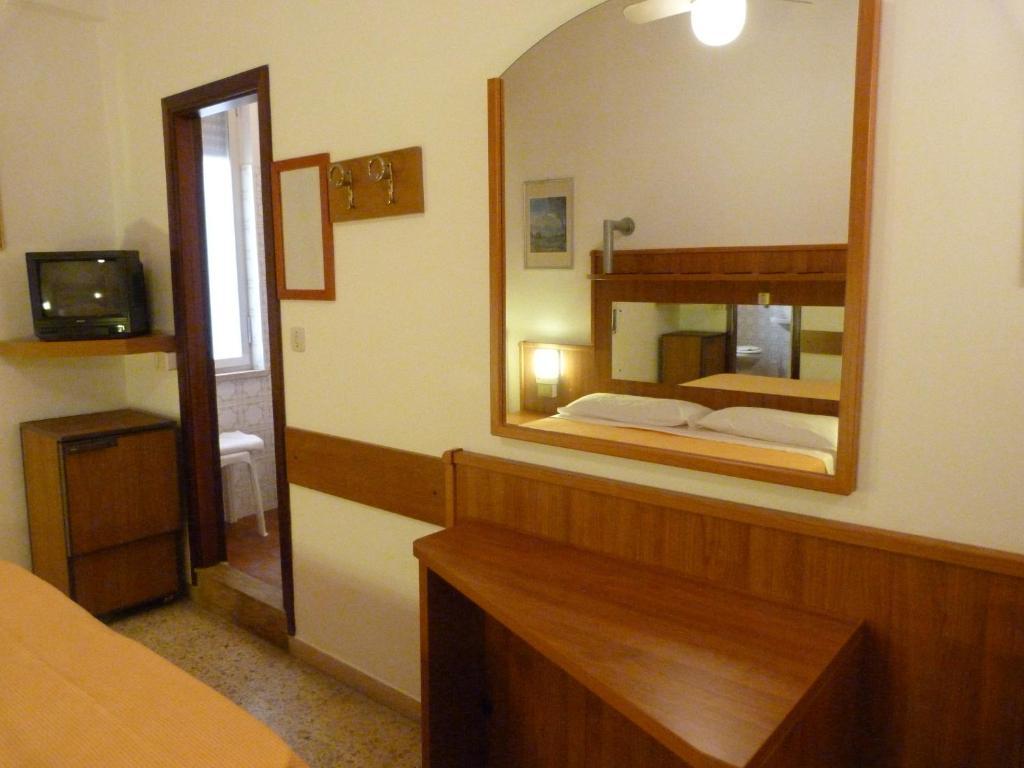 Hotel Bologna Сан-Бенедетто-дель-Тронто Номер фото